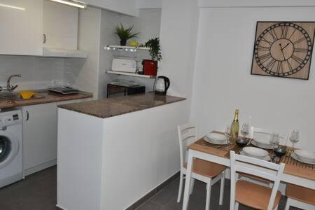 Apartment At The Beach -La Malagueta-Free Parking- มาลากา ภายนอก รูปภาพ